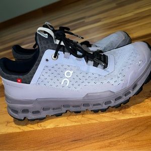 Woman’s US size 7 Cloudultra lightweight running shoes.